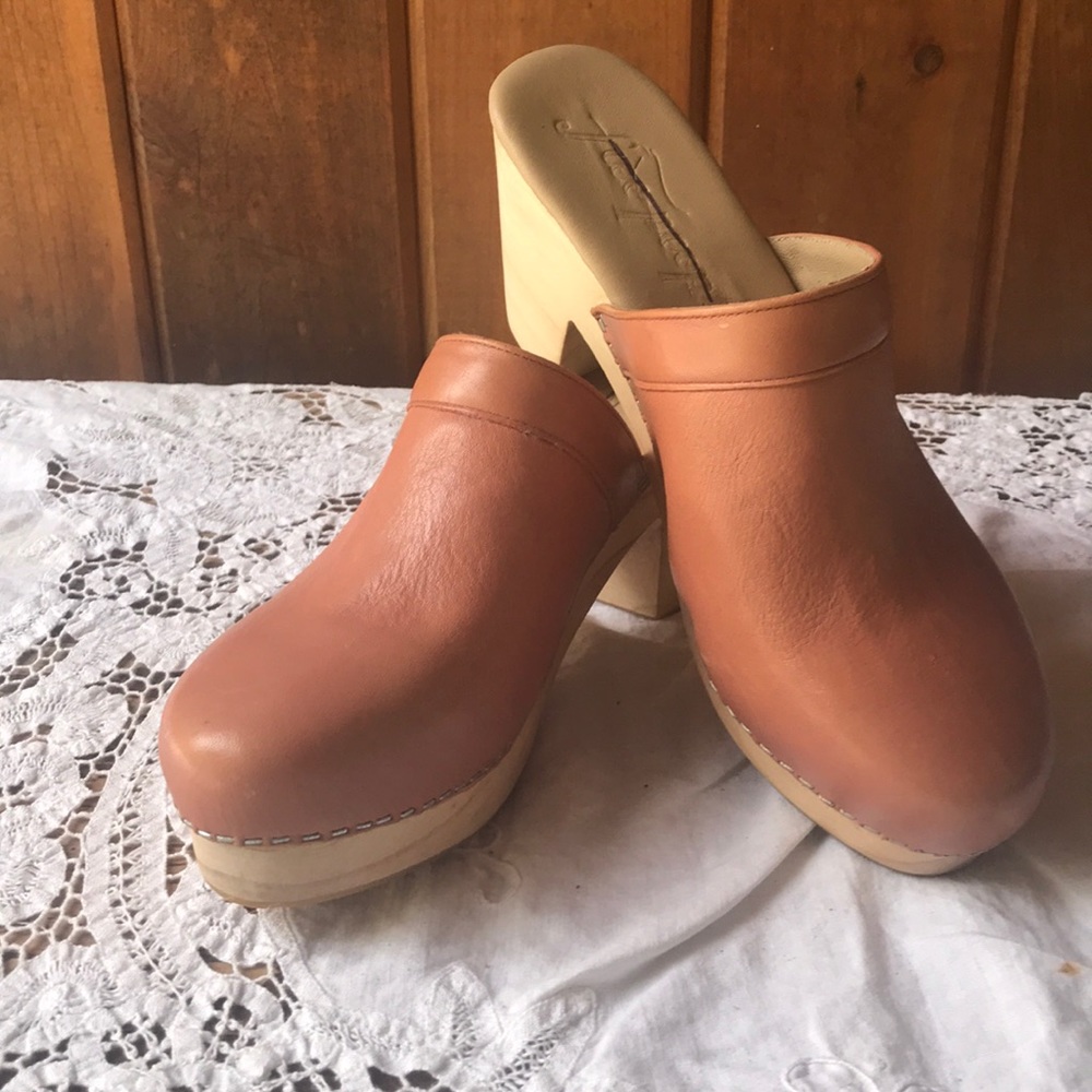 Free people clogs